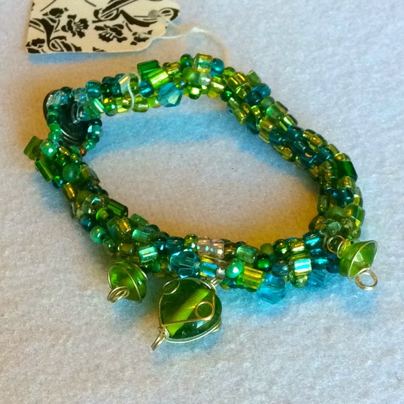 FINAL SALE PRICE CL Designs Crochet Wire Wrap Bead Bracelet Blu/Grn - Picture 1 of 4